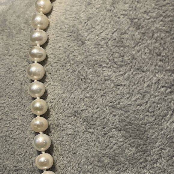 Vintage IWI White Freshwater Pearl Hand Knotted 14K Gold Clasp Necklace 17” - Picture 3 of 10